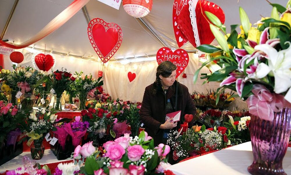 Valentine’s Roses – Carnations Buy 1 Get 1 Free1 702.350.2800