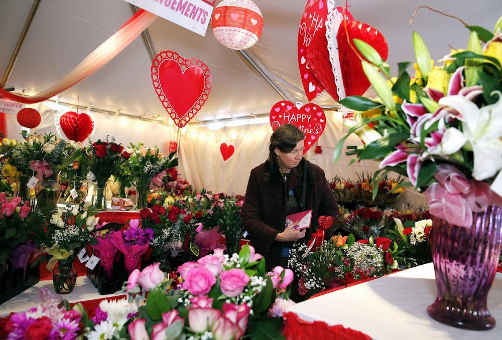 Valentine’s Roses – Carnations Buy 1 Get 1 Free1 702.350.2800